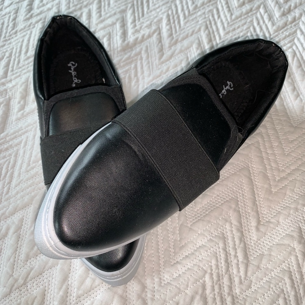 NEVER WORN Qupid commuter sneakers, size 8